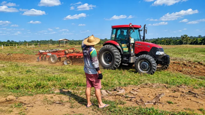 Com o apoio do Programa Porteira Adentro, Valdir Ângelo Cenci já prepara a terra para um novo ciclo de produção 