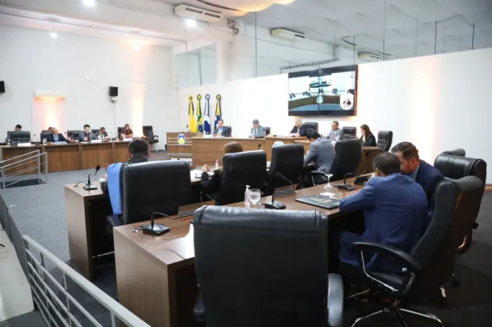 Câmara de Dourados realiza sessão com aprovação de homenagens e títulos
