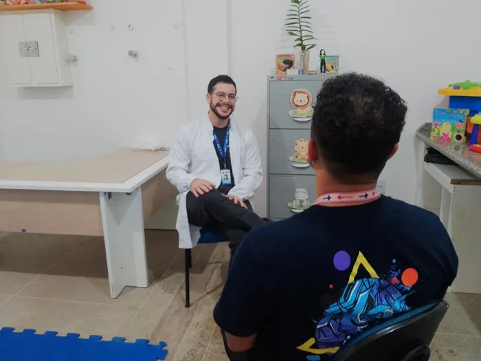 Quem cuida também precisa de cuidado: Esaú Matos oferece Plantão Psicológico aos funcionários