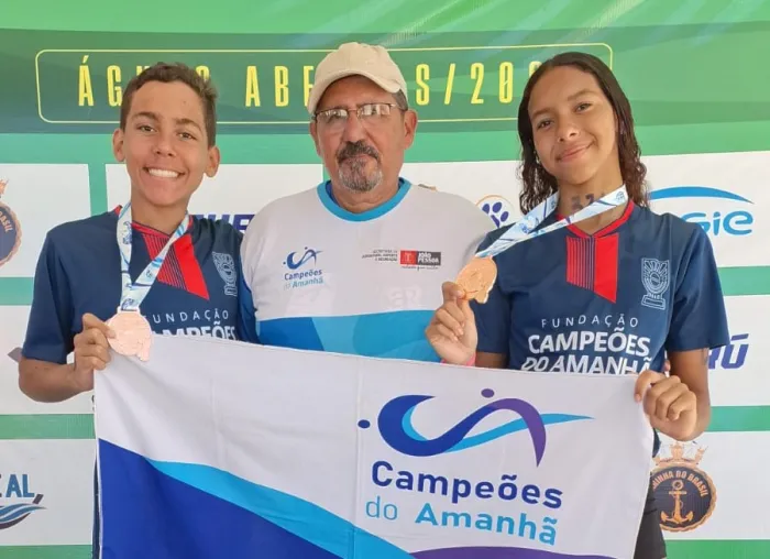 Fundação Campeões do Amanhã conquista medalhas em torneio de natação e título na Copa Brasil de Águas Abertas