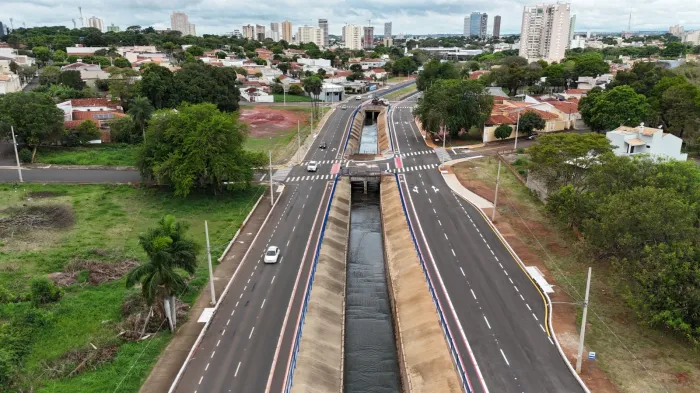 Prefeitura entrega trecho recuperado da Avenida Pompeu de Toledo