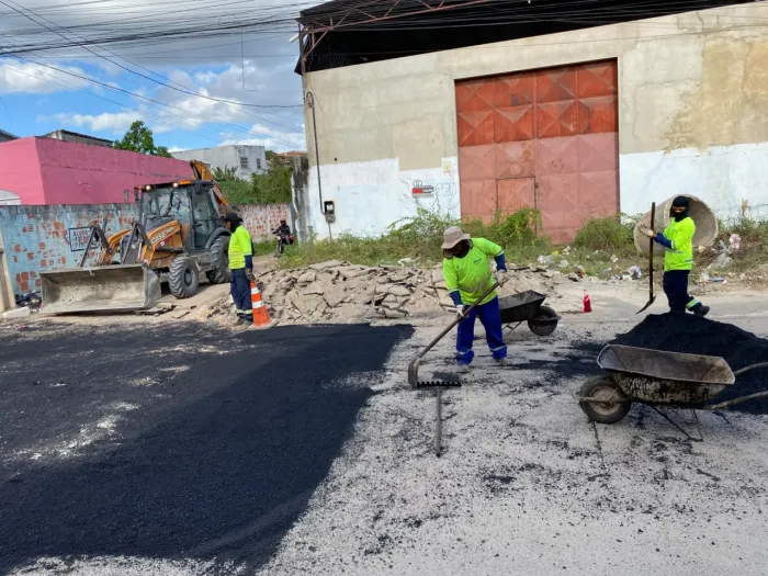 Programação de serviços contempla recuperação de vias, roçagem e varrição em Alagoinhas