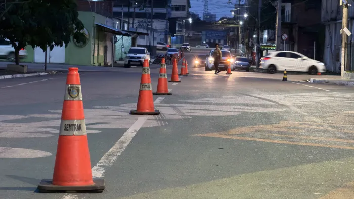 Primeiras interdições foram realizadas a partir da noite desta segunda-feira (21), no entorno do Prédio do Relógio