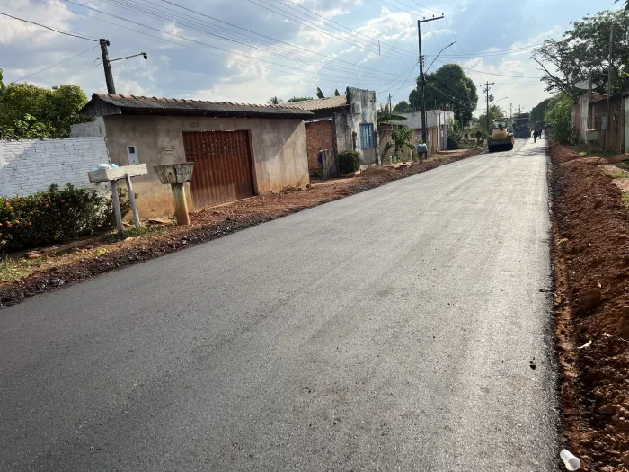 Ruas Oliveira, Humaitá, Lábrea, Lírio do Vale e Nunes recebem asfalto, ampliando a infraestrutura e melhorando a circulação na região
