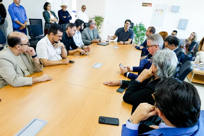 Leo Bezerra apresenta parceria com Anatel para implantação de alertas de emergência na TV