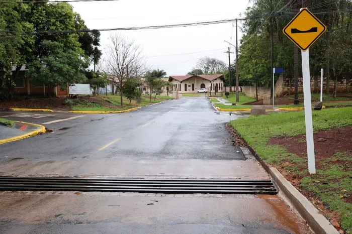 Após intervenções da prefeitura, grande volume de chuva não atinge região do Mosteiro das irmãs Clarissas no bairro Parque Alvorada – Fotos: A. Frota