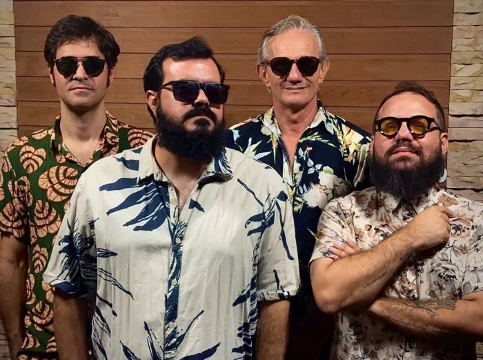 Banda Tremenboys leva clássicos da Jovem Guarda ao palco do Sexta no Tom, na Praça João Pessoa