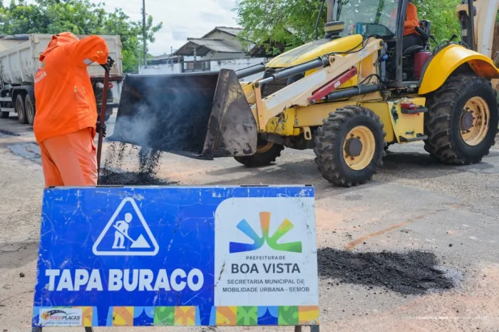 TAPA BURACO - Bairros 31 de março, Paraviana, Pricumã e Estados recebem serviços recuperação de vias nesta semana