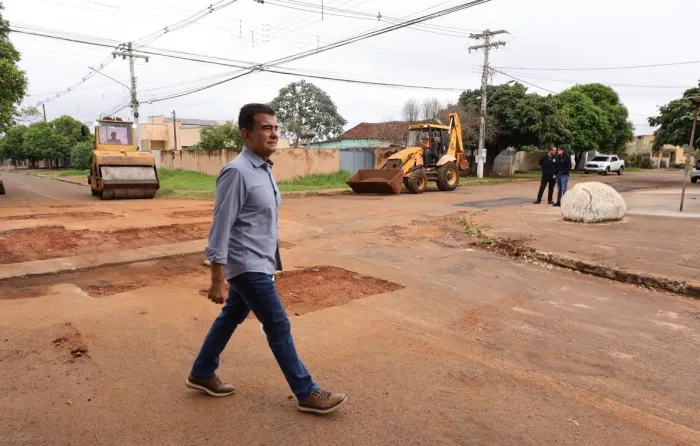 Prefeitura inicia recuperação de ruas no Terra Roxa após chuvas ampliarem buracos