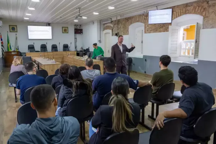 Câmara Municipal de São Sebastião promove capacitação sobre licitações e contratações públicas