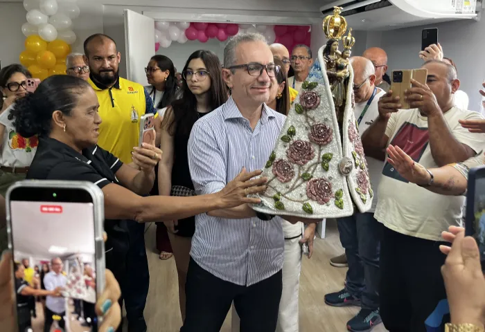 Servidores municipais prestam homenagens à Nossa Senhora de Nazaré