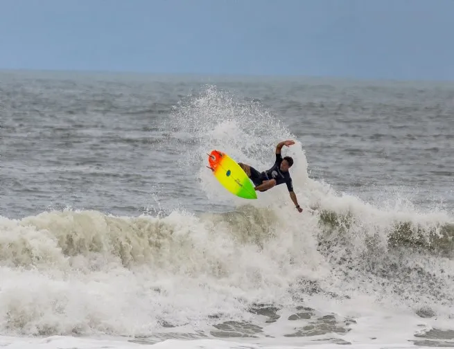 Prefeitura abre caminho para atletas locais disputarem etapa internacional de surfe em Maresias