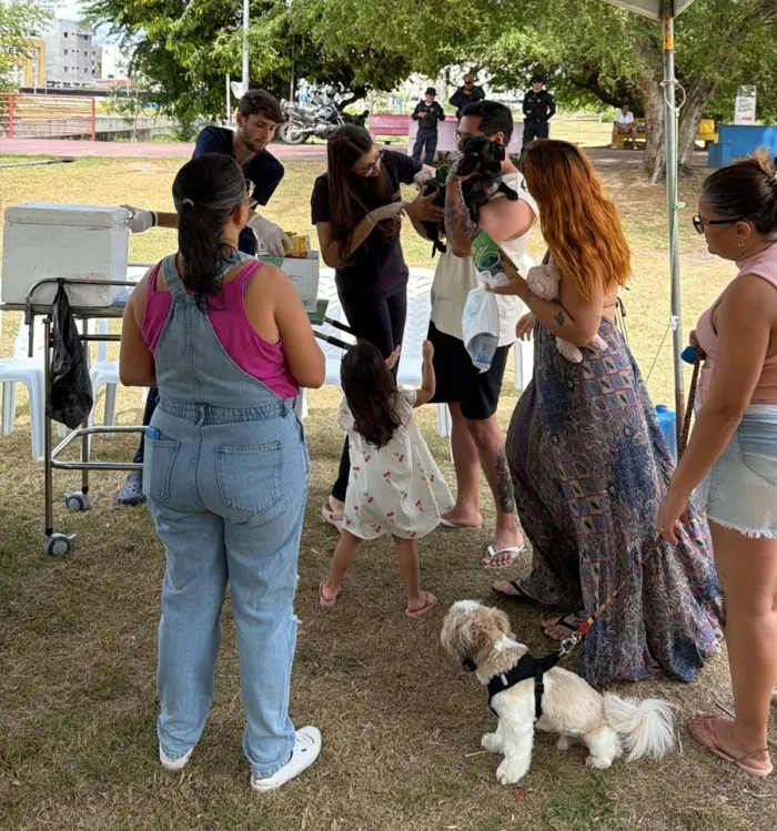 Prefeitura promove evento de incentivo à adoção de cães e gatos e oferta serviços no bairro do Aeroclube