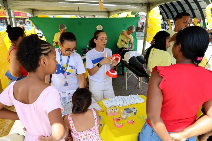 Ação social oferece serviços gratuitos à população na Praça do Tomba