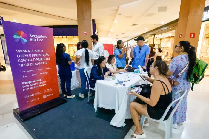 População de João Pessoa atende chamado e participa da campanha ‘Setembro em Flor’ de prevenção ao HPV