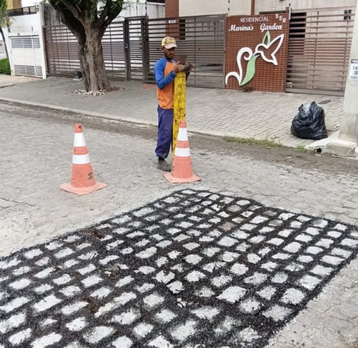 Operação tapa-buraco da Seinfra é realizada em 35 bairros da Capital nesta segunda-feira