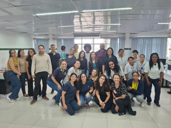Alongamento e dança animam servidores da Secretaria de Saúde de Praia Grande