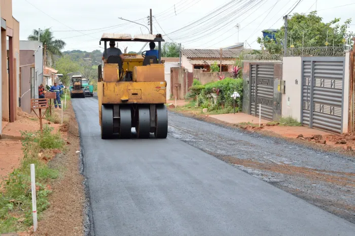 PrefCG oficializa novos contratos para obras de drenagem e pavimentação