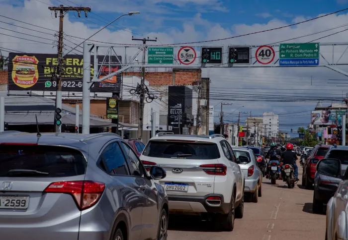 É necessário cuidados ao conduzir veículos ou motocicletas 