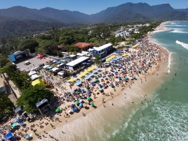 São Sebastião ganha destaque internacional com estrutura de grande porte para Mundial de Surfe