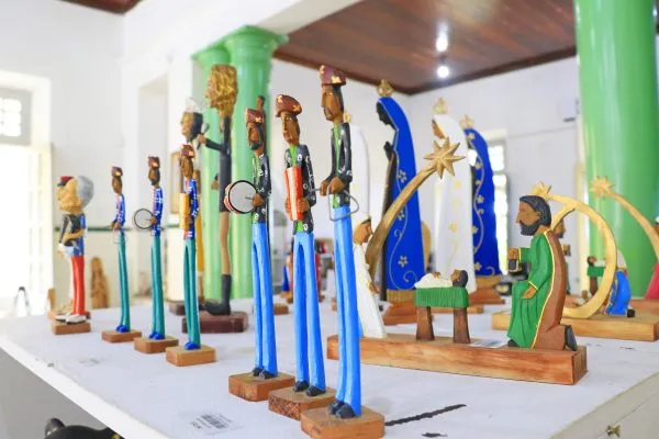 Artesãos do Celeiro Espaço Criativo trabalham na confecção de peças para atender demandas do final de ano