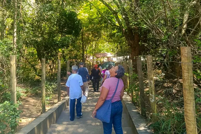 Ação da Prefeitura promove educação ambiental com idosos no Poço Escuro