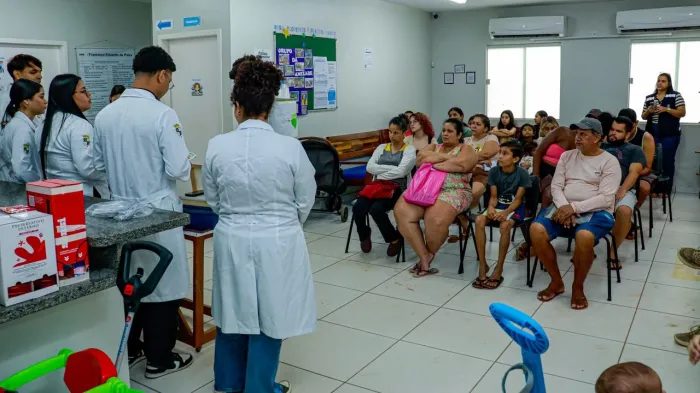 Prefeitura de Rio Branco e Ufac levam orientações sobre alimentação saudável aos usuários