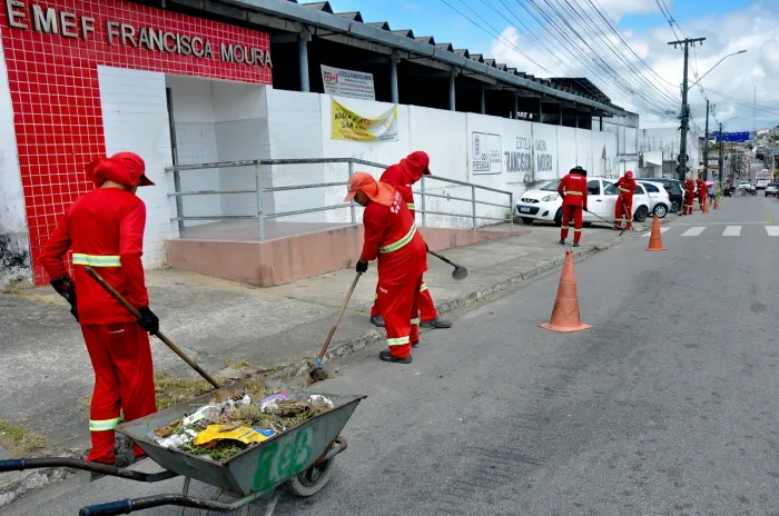 Emlur manterá 300 agentes de plantão e alerta eleitores para descarte irregular de materiais de campanha