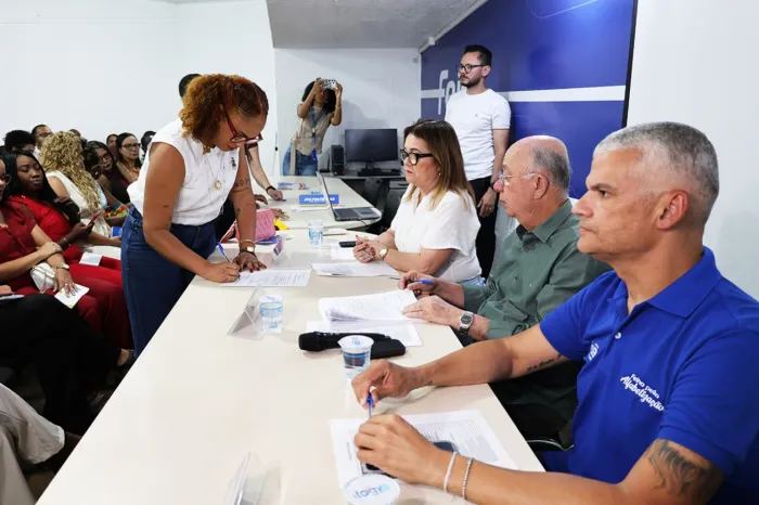 Prefeitura dá posse a 51 novos professores para reforçar a rede municipal de ensino