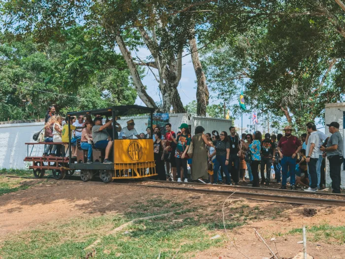 Passeio de litorina reconecta famílias às raízes de Porto Velho