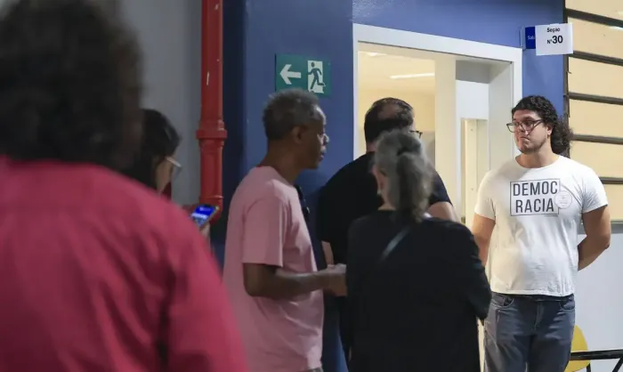 Eleitores têm até as 17h para escolher candidatos