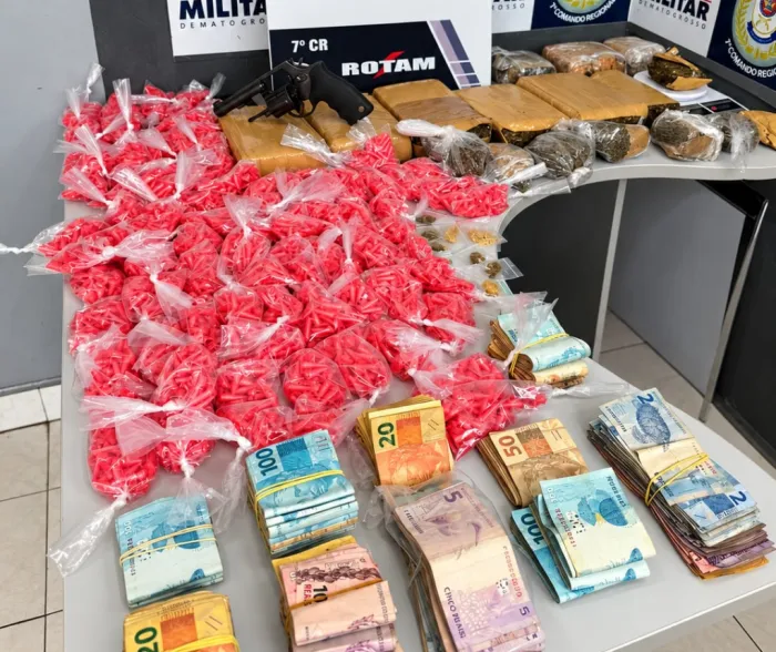 Rotam conduz dupla e apreende drogas, arma de fogo e R$ 28,8 mil em dinheiro em Cuiabá