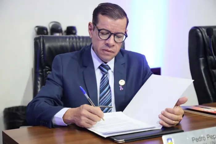 Pedro Pepa solicita projeto para reforma e modernização da Praça da Juventude