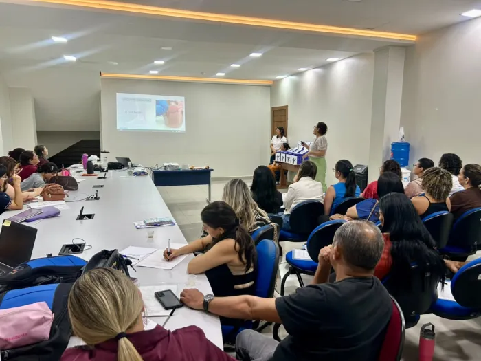Capacitação orientou profissionais sobre exames clínicos e testes de sensibilidade nos membros inferiores
