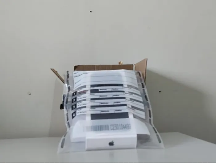 Suspeita foi localizada no momento em que tentava despachar um aparelho celular retirado por meio de fraude, em Vitória da Conquista - 06/10/2026 - Fonte/Crédito: Thanize Borges / Ascom-PCBA
