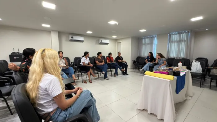 Servidores municipais participam de arteterapia voltada ao bem-estar