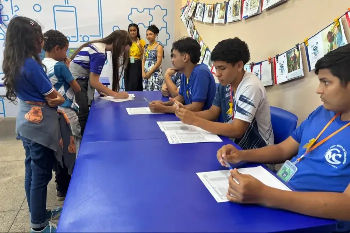 Alunos debatem saúde mental e simulam eleição em Cotijuba