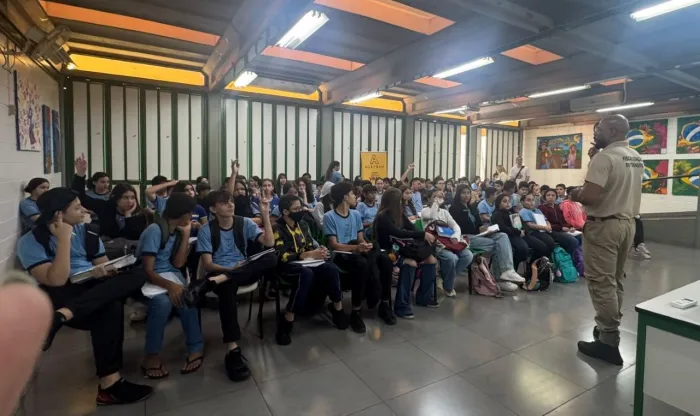 Agetran leva palestras de conscientização aos alunos da rede escolar municipal sobreo uso seguro e consciente dos meios de micromobilidade.Fotos – Divulgação/Assecom
