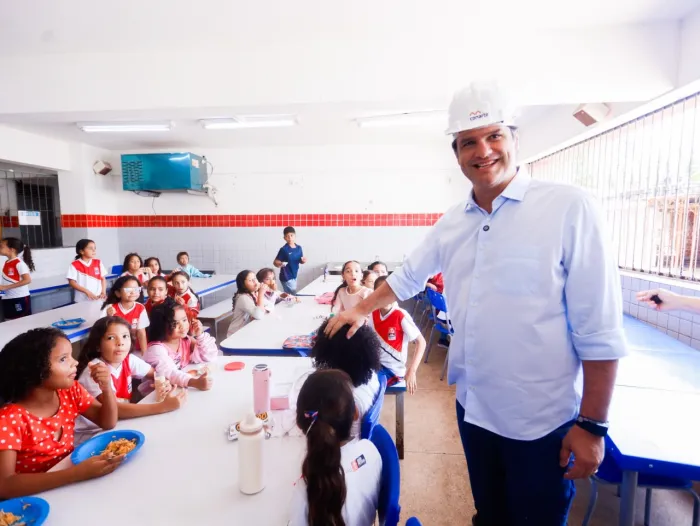Leo Bezerra inspeciona obras para dobrar oferta de vagas de escola no Colinas do Sul e celebra avanço de sete unidades na região