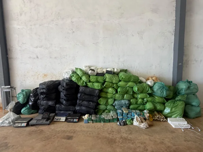 Maconha, crack e cocaína foram encontrados em galpão durante novo desdobramento da ação - 07/10/2026 - Fonte/Crédito: Divulgação / Ascom-PCBA