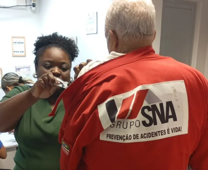 Ação de imunização leva proteção aos trabalhadores da empresa SNA em Buracica