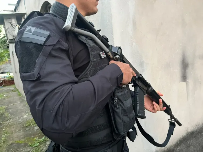 Mandados judiciais foram cumpridos no âmbito de apuração sobre disputa territorial pelo controle do comércio de entorpecentes - 07/10/2026 - Fonte/Crédito: Divulgação/ Ascom - PCBA
