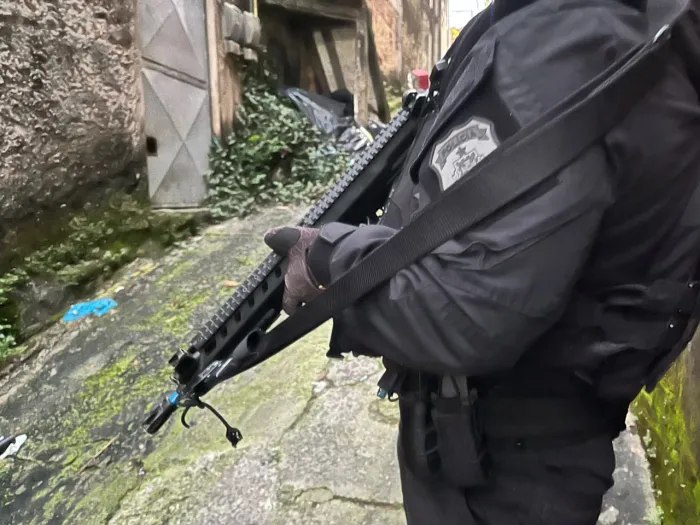 Suspeito tentou fugir com o filho do casal, um bebê de seis meses de idade - 07/10/2026 - Fonte/Crédito: Divulgação:Ascom-PCBA 