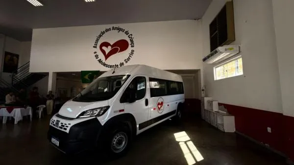 Via Comdipi, Centro-dia para atendimento de pessoas idosas passa a contar com micro-ônibus