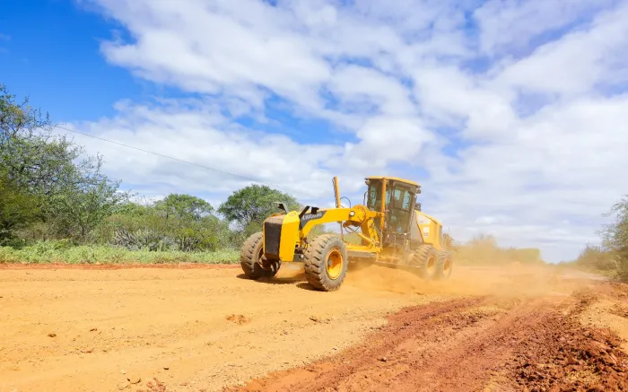 Cerca de 2.750 km de estradas já receberam serviços de patrolamento e tapa-buracos na zona rural de Petrolina