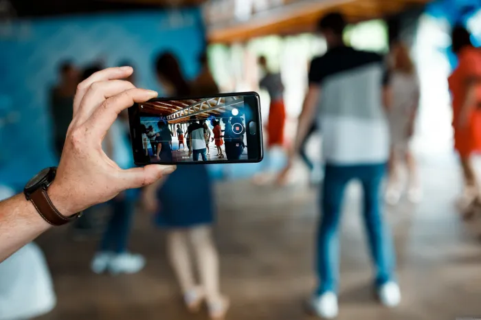 Mostra reúne curtas produzidos com celular por jovens da Maré