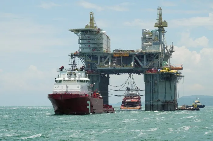 Plataforma da Petrobras em alto-mar: alta do petróleo motivou MPs de subsídio ao diesel e a empresas aéreas - Foto: Pedro Bolle/USP Imagens