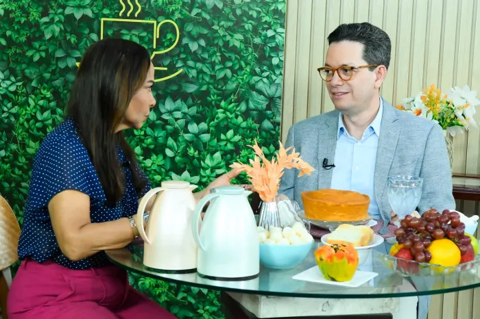 Elda Borges conversa com o oncologista Dr. Antônio Alencar sobre incidência de câncer e mama