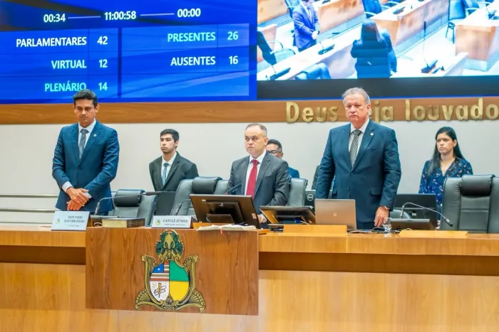 Plenário fez um minuto de silêncio nesta quinta-feira (8)