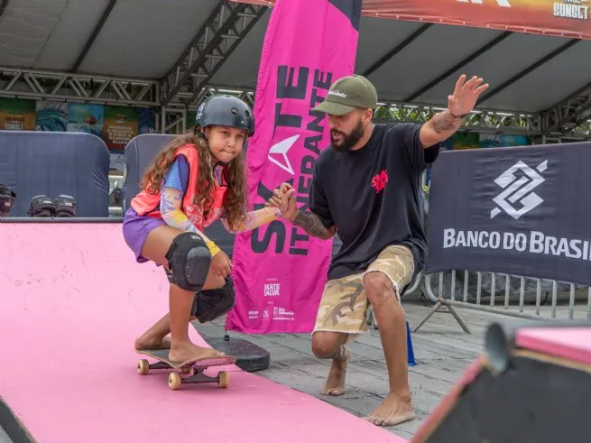 Skate Itinerante desembarca na Costa Norte com aulas gratuitas da modalidade para jovens na Enseada